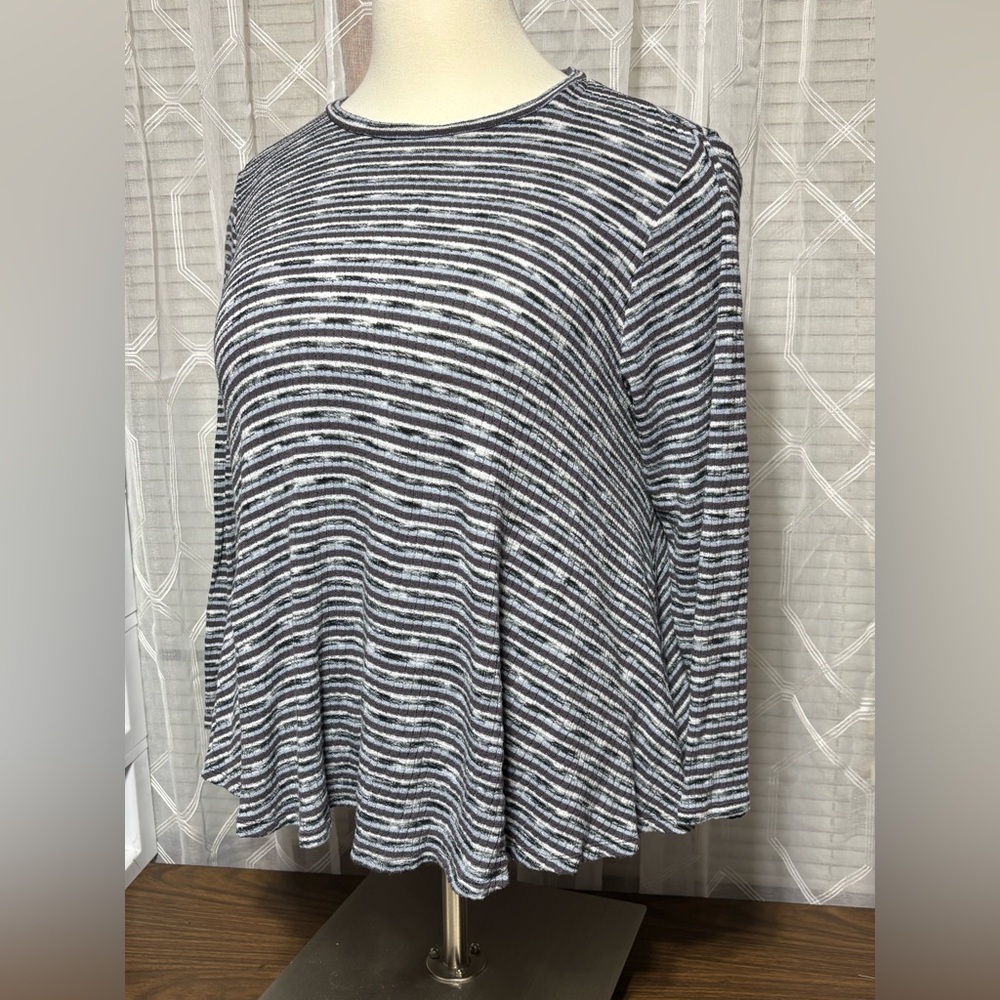 Lane Bryant 18/20 around Neck Long Sleeve multi color striped top 26” p2p 25”L
